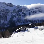 Valles Vacanze - In & Out Apartmán