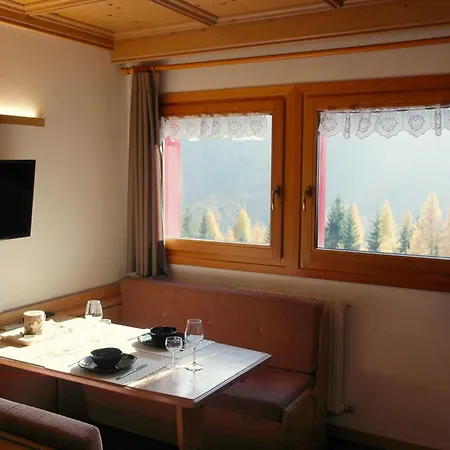 Valles Vacanze - In & Out Apartment *